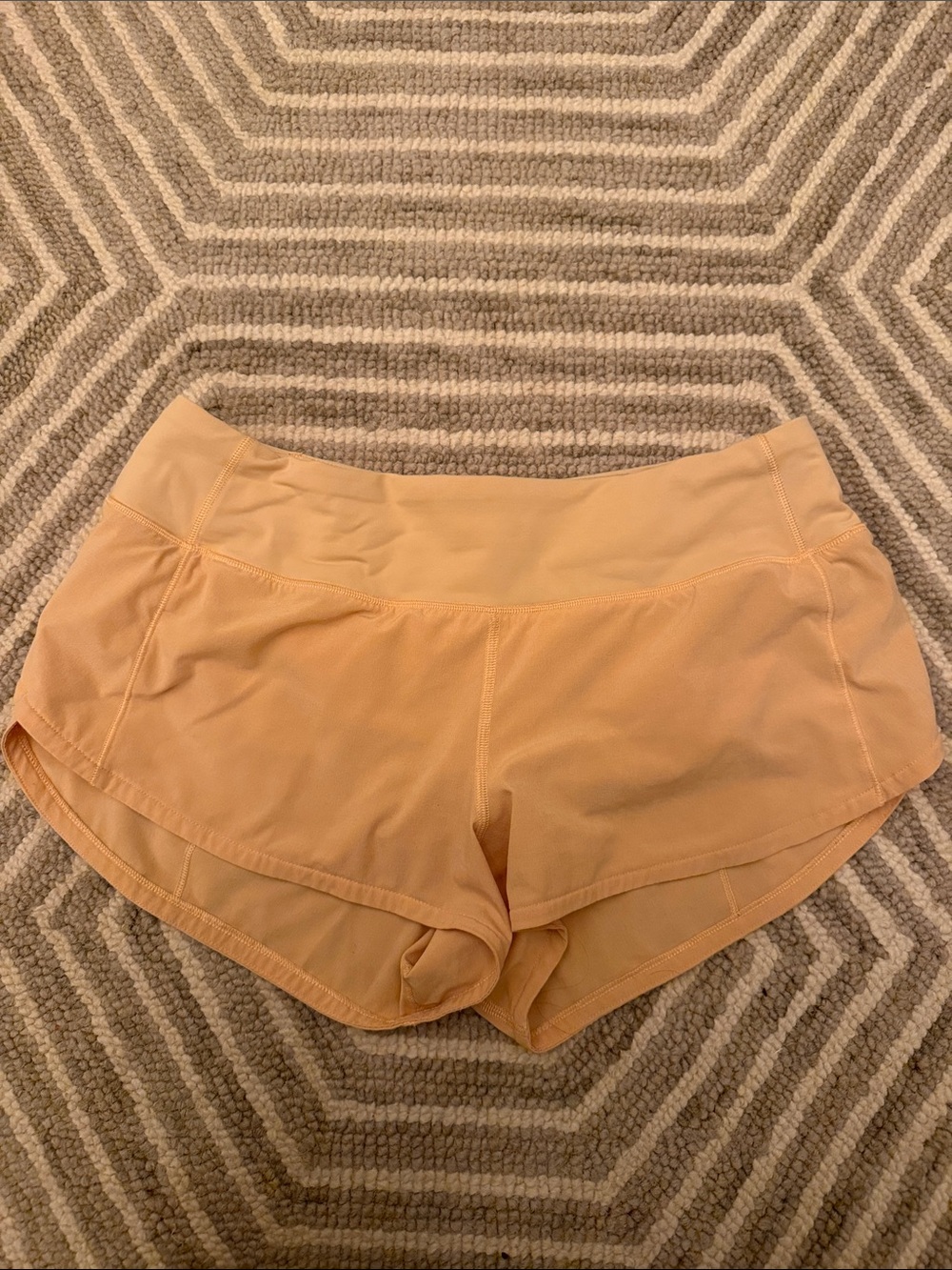 Women's Lululemon Peach Hotty Hot Shorts - 2.5”
